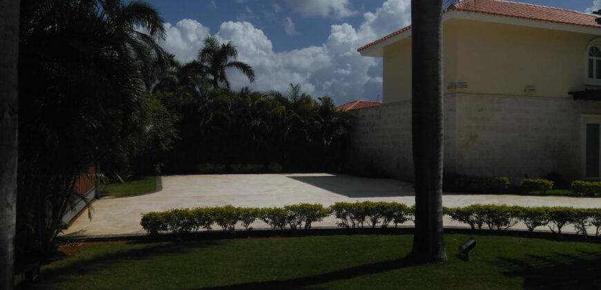 Lujosa Villa en Vista Catalina, frente al Mar.