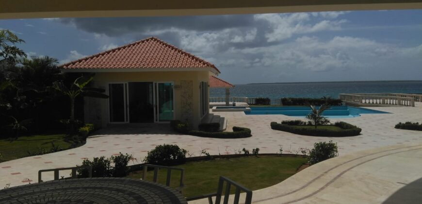 Lujosa Villa en Vista Catalina, frente al Mar.