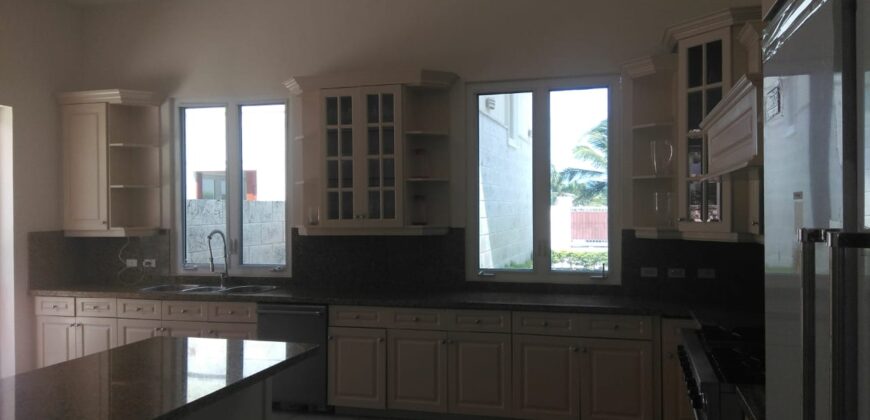 Lujosa Villa en Vista Catalina, frente al Mar.
