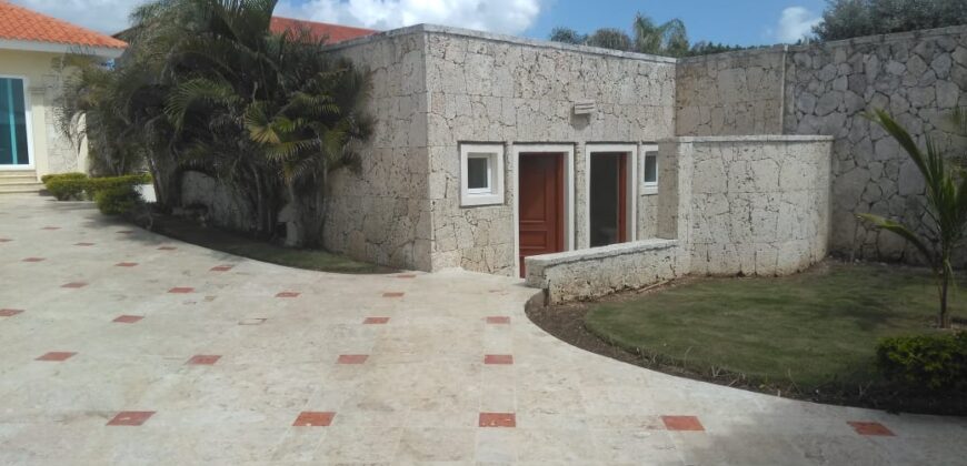 Lujosa Villa en Vista Catalina, frente al Mar.