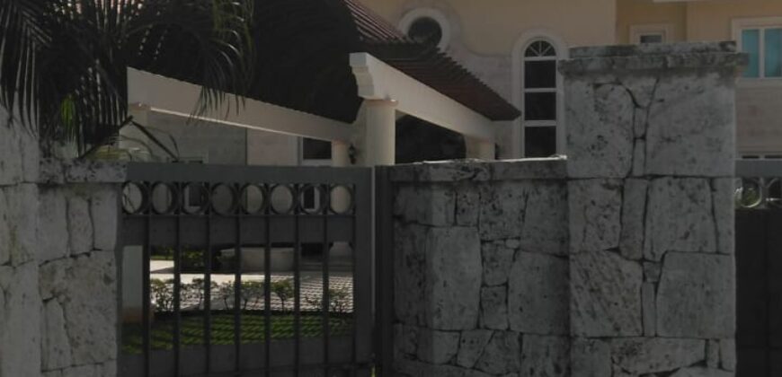 Lujosa Villa en Vista Catalina, frente al Mar.