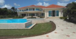 Lujosa Villa en Vista Catalina, frente al Mar.